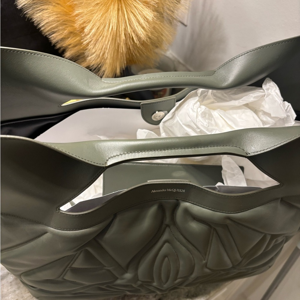Alexander McQueen Dark Green Tote Bag - Picture 2 of 4